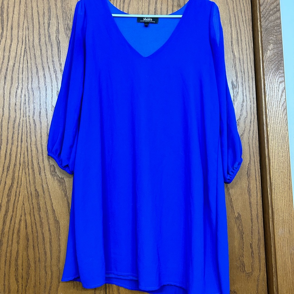 Small, 3/4 open sleeve blue Lulu’s dress